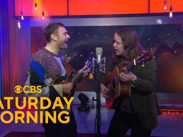Saturday Sessions: Billy Strings and Chris Thile perform “Wild Bill Jones”